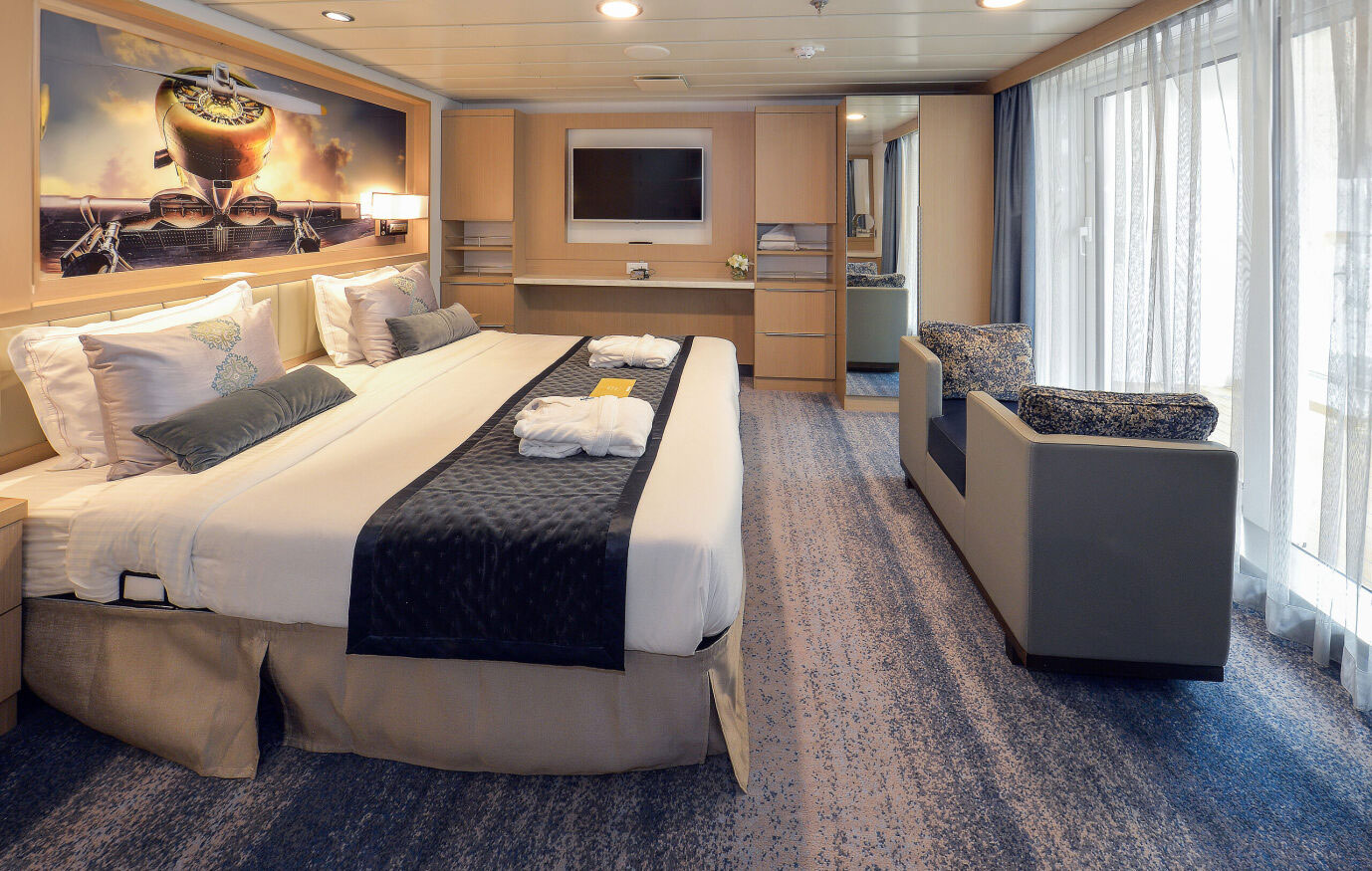 Ocean-Explorer-Owners-Suite.jpg