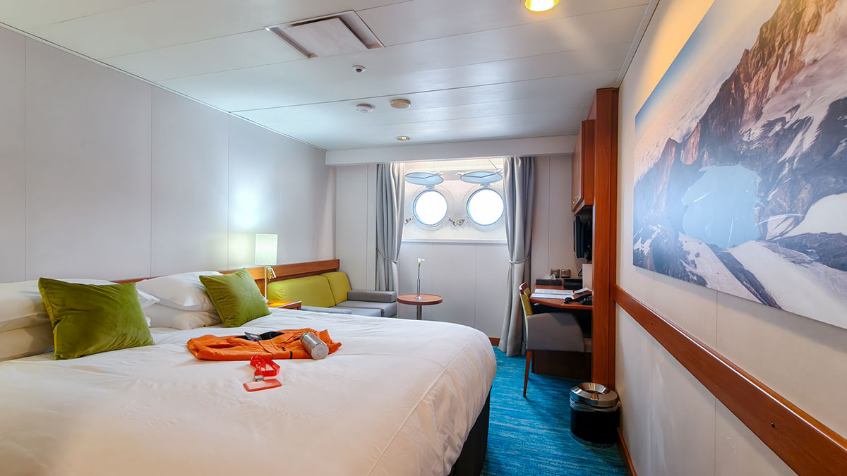 Porthole-Stateroom_2.jpg
