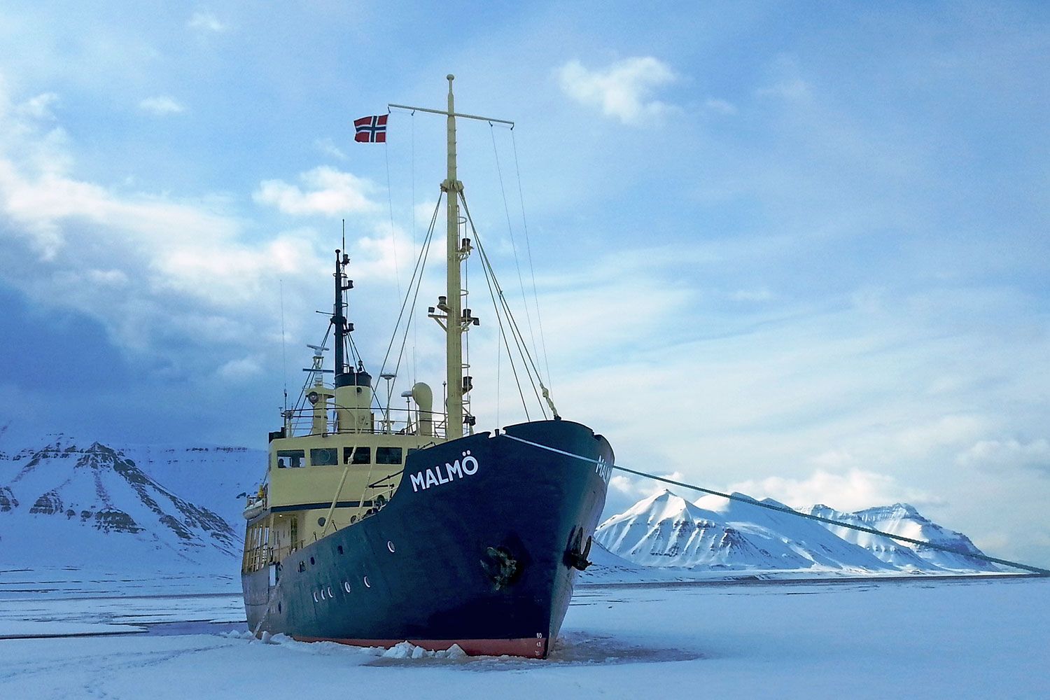 Small ship Arctic cruises | Expeditions Online